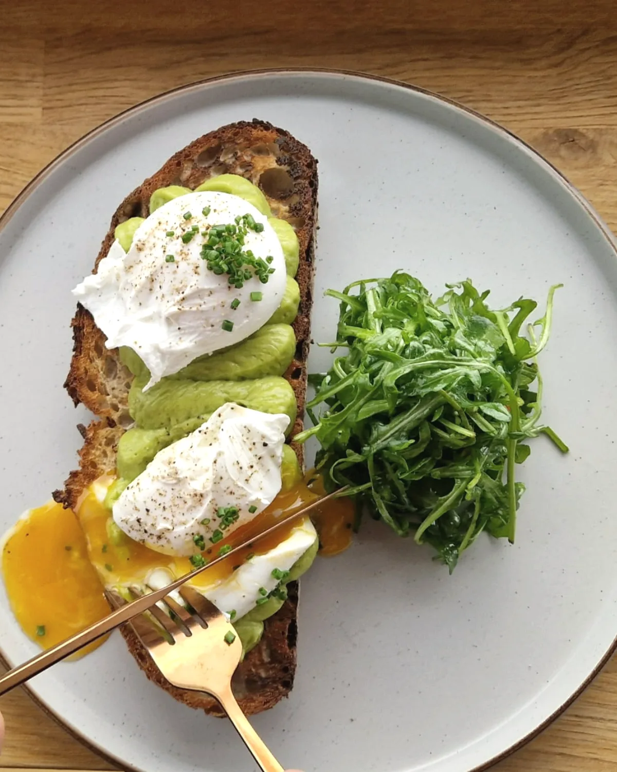 Avocado, poached eggs on sourdough